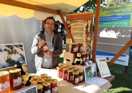 Cvetlični med medarja Dularja